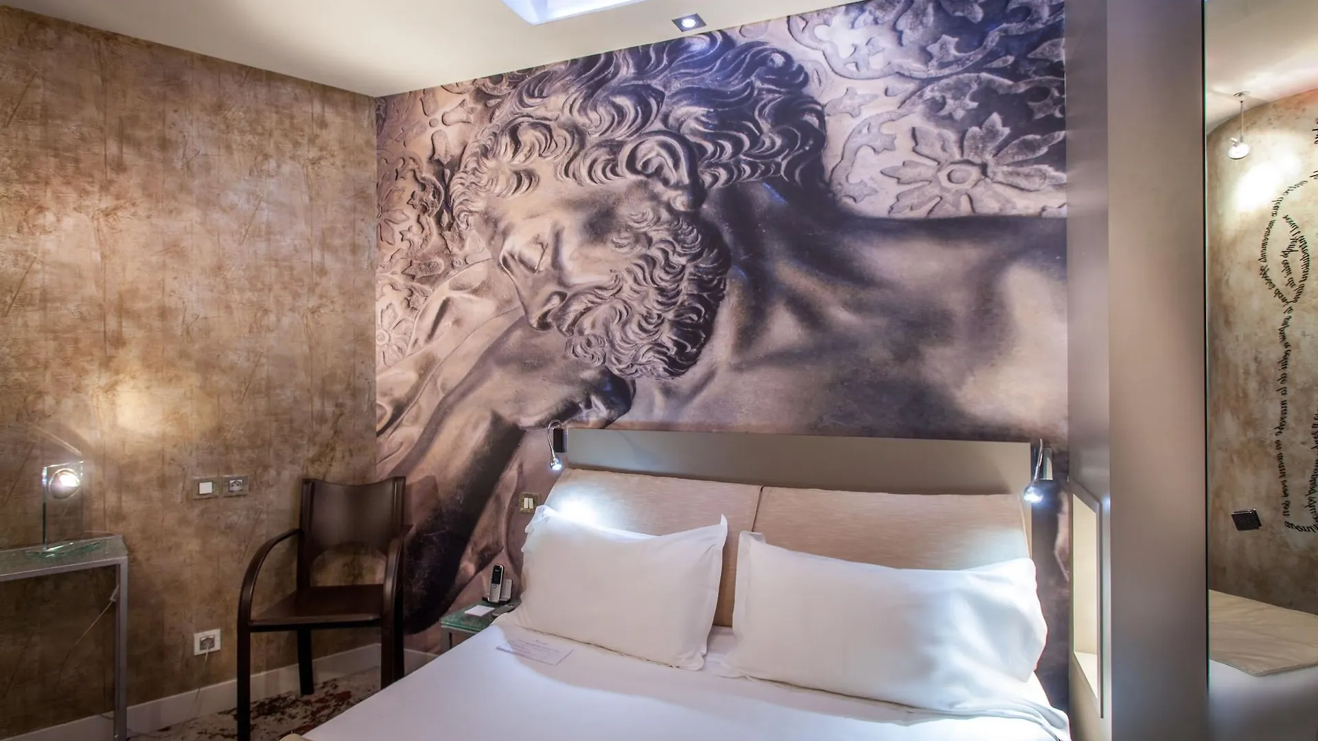 Apostrophe Hotel Paris